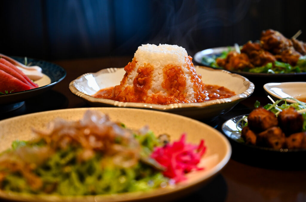 赤富士丼がメインの写真